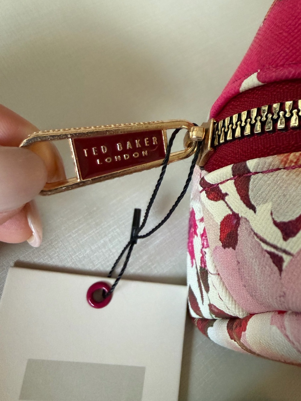 🔥Beauty Bundle - TED BAKER LONDON Cosmetic Pouch + 4 Beauty Products. Brand New. - Picture 4 of 14
